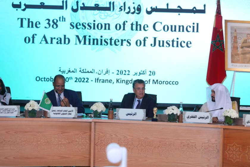 وزير العدل عبد اللطيف وهبي يتسلم رئاسة الدورة 38 لمجلس وزراء العدل العرب من الجزائر