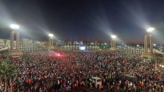 جماهير العيون تخرج عن بكرة أبيها احتفالا بتأهل أسود الأطلس بمونديال قطر