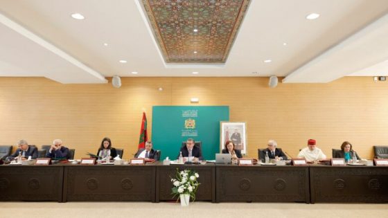 رئيس الحكومة يدعو القطاعات الوزارية إلى إجراء المشاورات الأخيرة لإدراج تدابير التمكين الاقتصادي والريادة الخاصة بكل قطاع