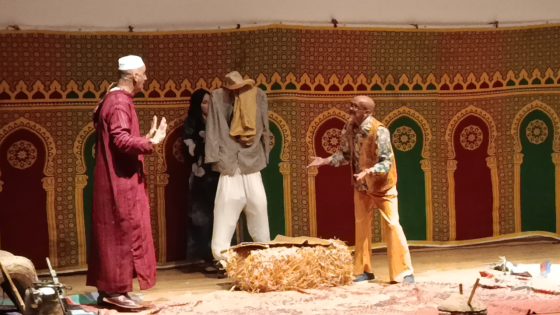 بنسليمان تحتفي بالمسرح المغربي من خلال عرض «حكاية الرمى»